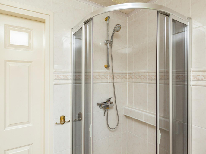 Bathroom 4, Apartment in Oostkapelle near the Beach, Veere