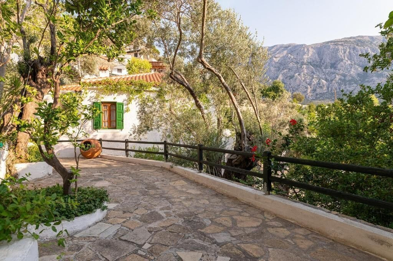 Others 5, Studios Limnionas, North Aegean
