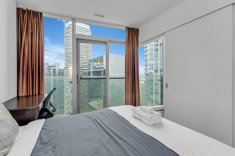 Room 3, The Noble Stay - Free Parking, Toronto
