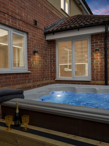 Sport & Beauty 2, Large 5 Bedroom 3.5 Bathroom house garden/driveway, Nottinghamshire