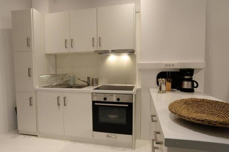 Private kitchen, Super 8, Attica