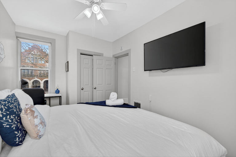 Room 1, Spacious 3BR House in St. Louis, Saint Louis