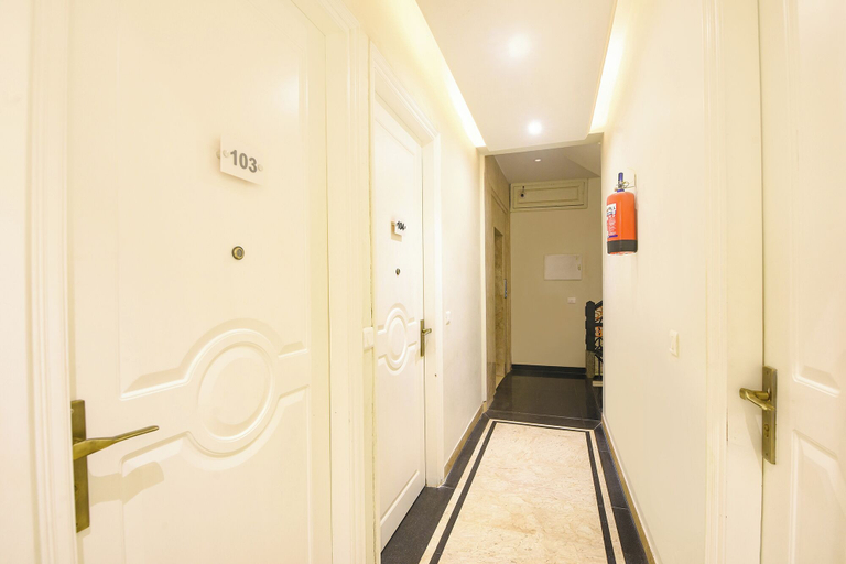 Lobby 4, Fabhotel Heritage Inn Golf Course Rd, Gurgaon