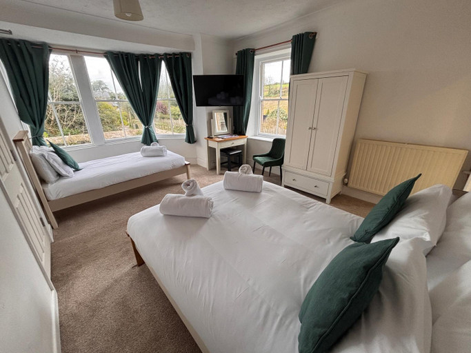 Bedroom 2, The Coldstreamer Inn, Cornwall
