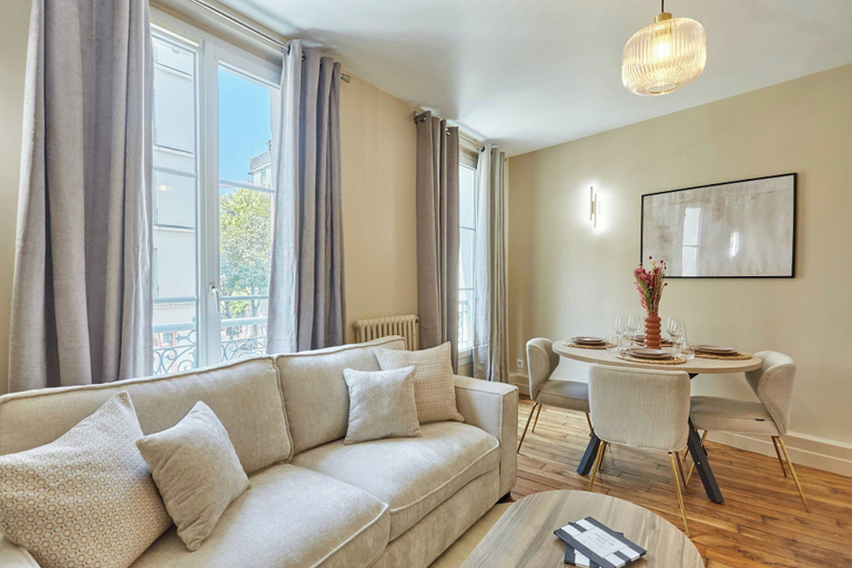 Living room 4, Charming 1 Bedroom - Bastille / Le Marais, Paris