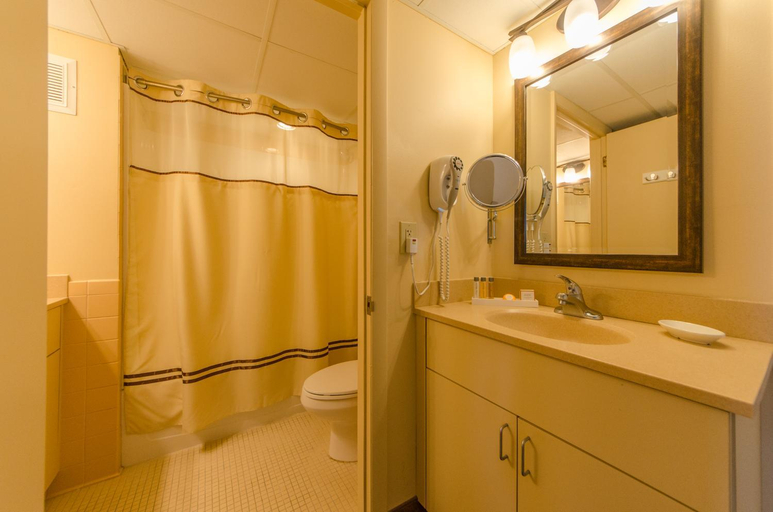 Bathroom 3, Reges Oceanfront Resort, Cape May