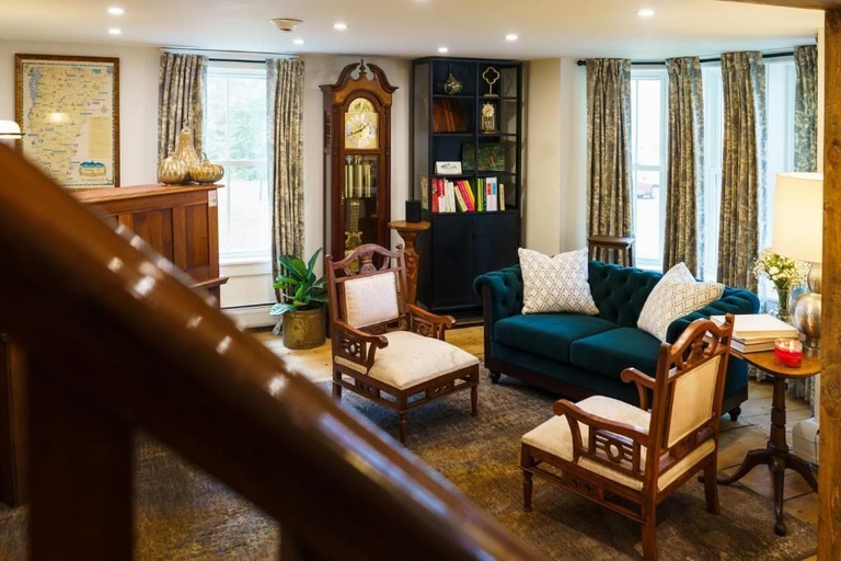 Lobby 1, Green Trails Inn, Orange