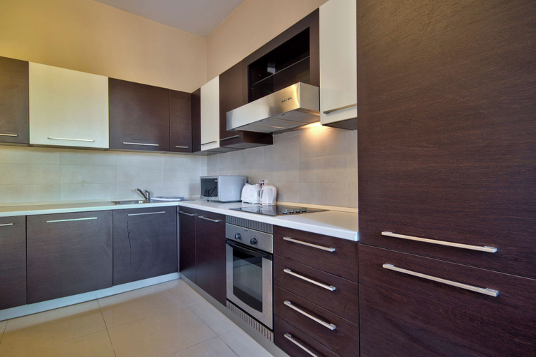 Private kitchen 4, Spacious Light Filled Apartment With Balcony