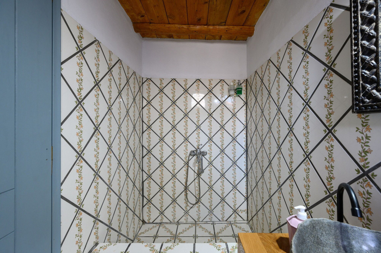 Bathroom 2, Manousaki Villa, Crete