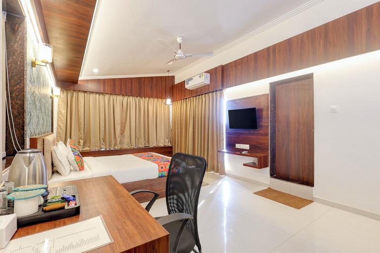 Room 3, FabHotel High Five - Nr. Vagator Beach, North Goa