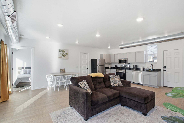 Living area 2, Modern 2br Near Downtown Okc 2 Bedroom Home, Oklahoma