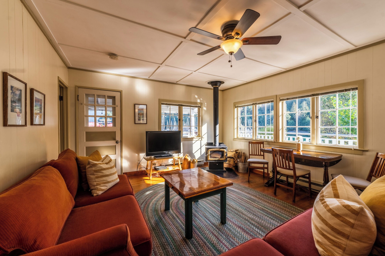 Room 5, Union Steamship Marine Resort, Greater Vancouver