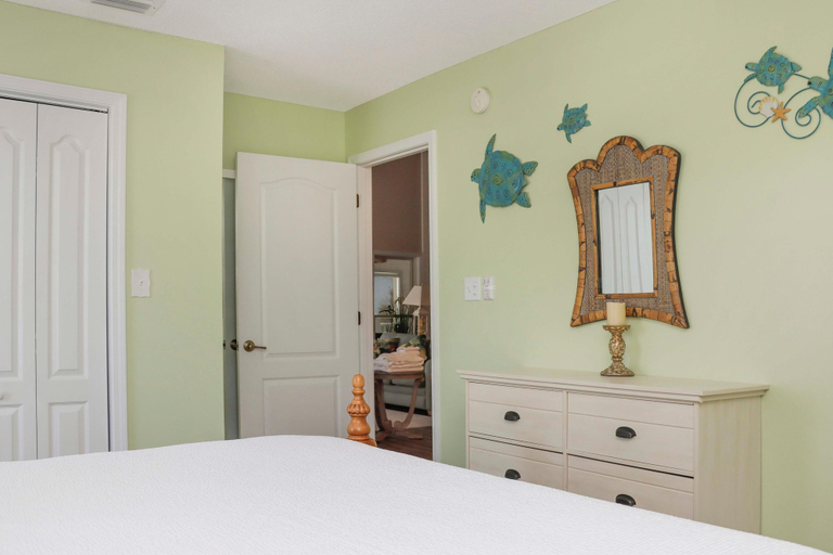 Bedroom 2, Sweet Home Apalachee, Gulf