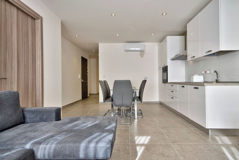 Living area 5, Amazing Airy Apartment Surrounded by All Amenities