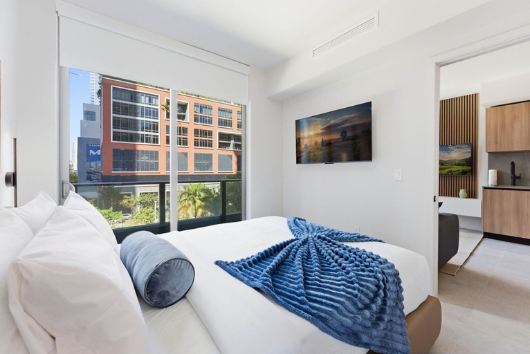 Room 3, Modern 2BR + Den in Downtown Miami, Miami-Dade