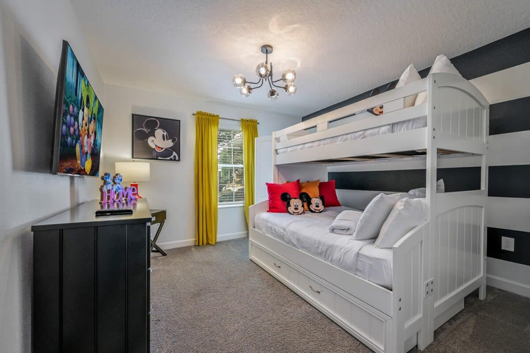 4, Relax in Style at This Spacious 4-bedroom Villa!, Osceola