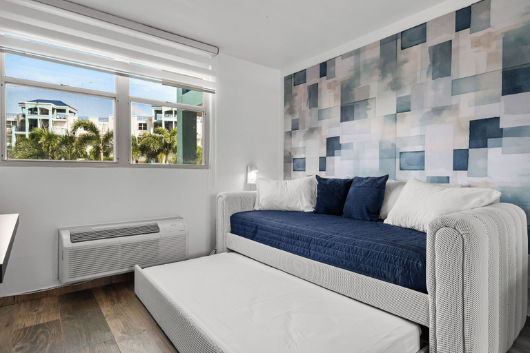 Room 5, Costa Brava Condo by Otium