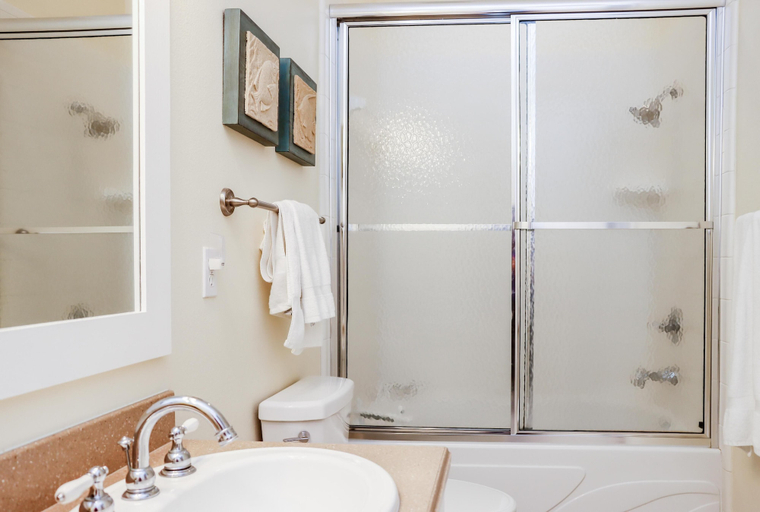 Bathroom 3, Waterside Village Cottage 3220, Bay