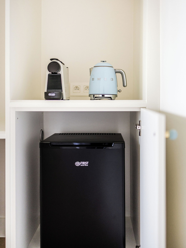 Mini-refrigerator 2, La Villa Rosa, West-Vlaanderen