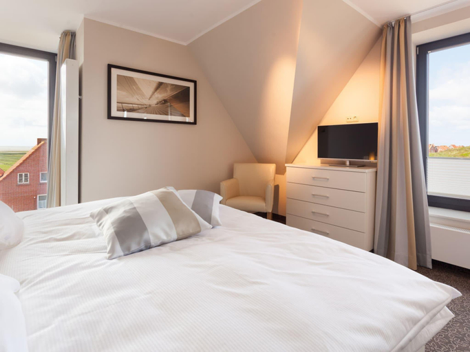 Bedroom 2, Reethuus Sud Modern retreat, Aurich