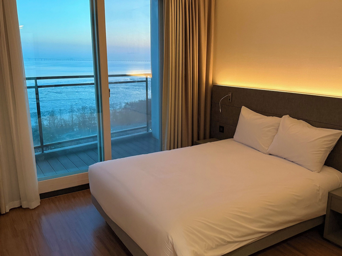 Room 2, Sky Stay, Jung