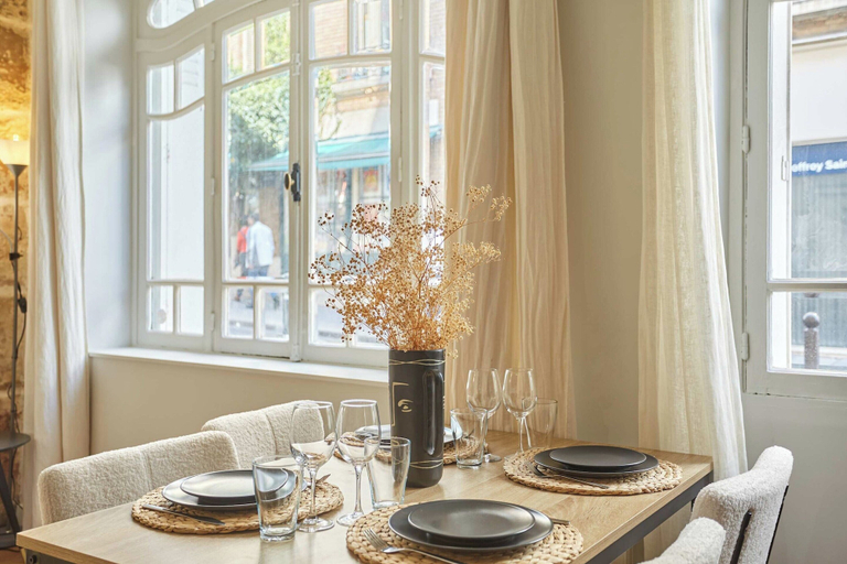 Dining 4, Superb AC Apartement Notre Dame de Paris, Paris