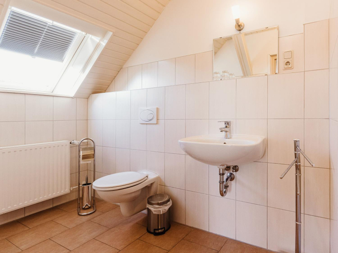 Bathroom 2, REBENTISCH - HOTEL Ferienwohnungen Restaurant, Harz