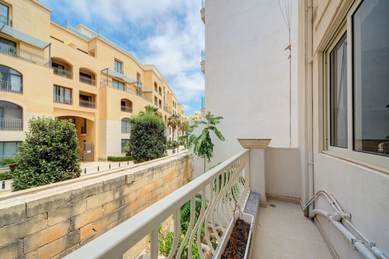 Exterior, Magnificent Minimal Apartment Close to Attractions, St Julian's