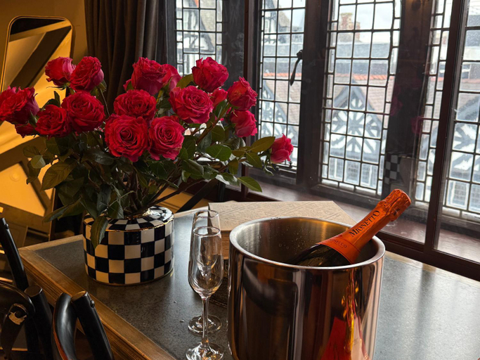 Food & Drinks 3, Eastgate Rows Apartments, Cheshire West and Chester