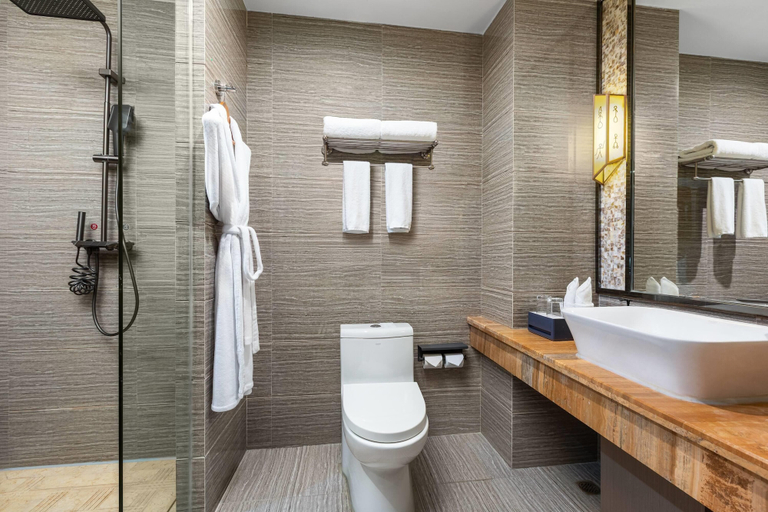Bathroom 2, Days Hotel by Wyndham Lijiang Gucheng, Lijiang