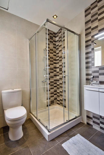 Bathroom 2, Off the Strand Gzira 3-bedroom Apartment