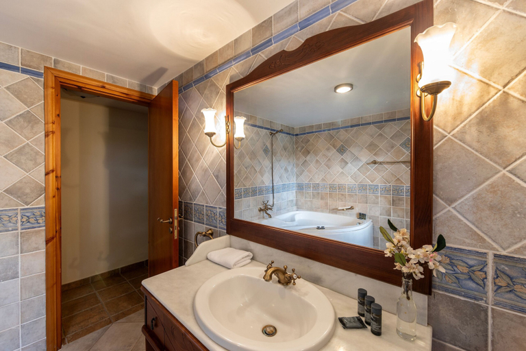 Bathroom 3, Troodos Mature Pine Chalet