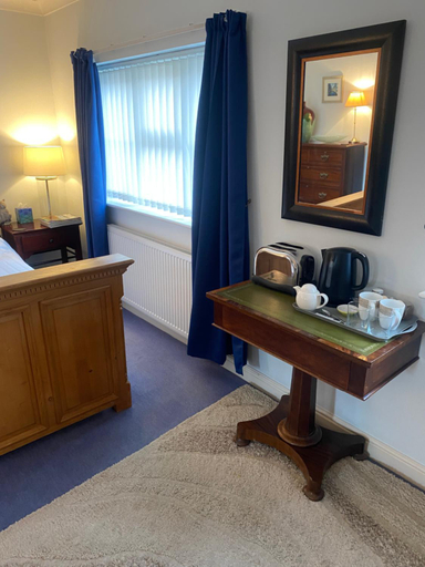 Others 3, Beautiful private room with Kingsize bed and large private en-suite, Peterborough