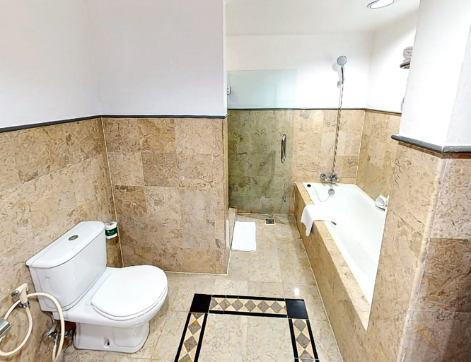 Bathroom 5, Millennium Hotel Sirih Jakarta, Central Jakarta