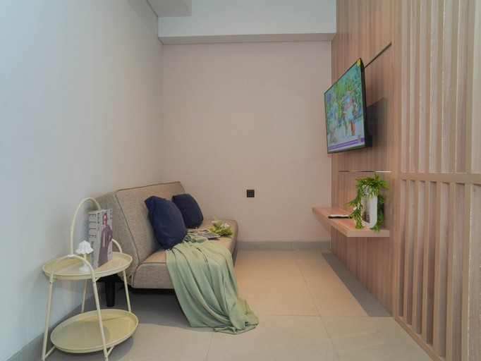 Living Room 3, Comfortable Beige Touch Studio at Apartment Carstensz Residence By Travelio, Tangerang Selatan
