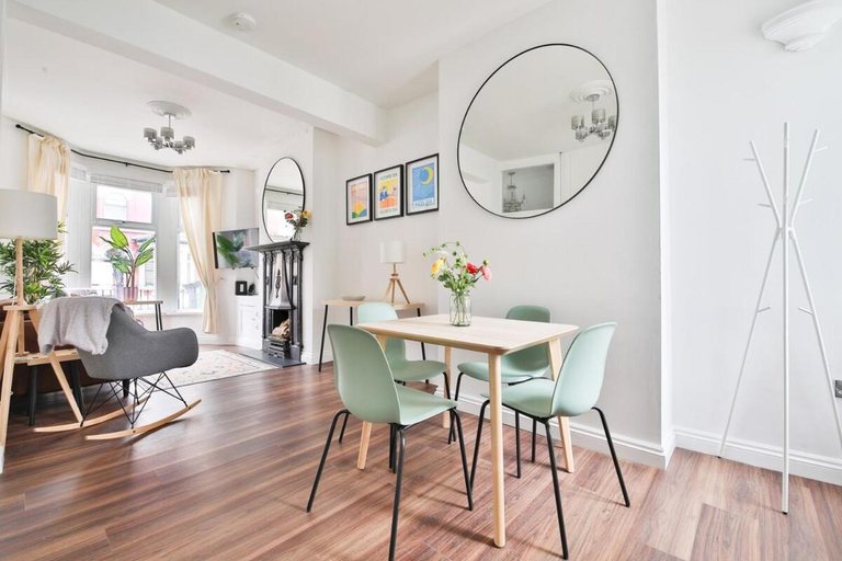 Others 4, Stunning 2 Bedroom Cardiff Bay House, Cardiff