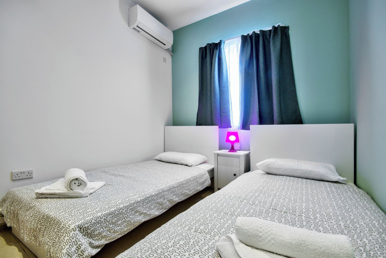 Room 2, Central Flat With Traditional Maltese Balcony