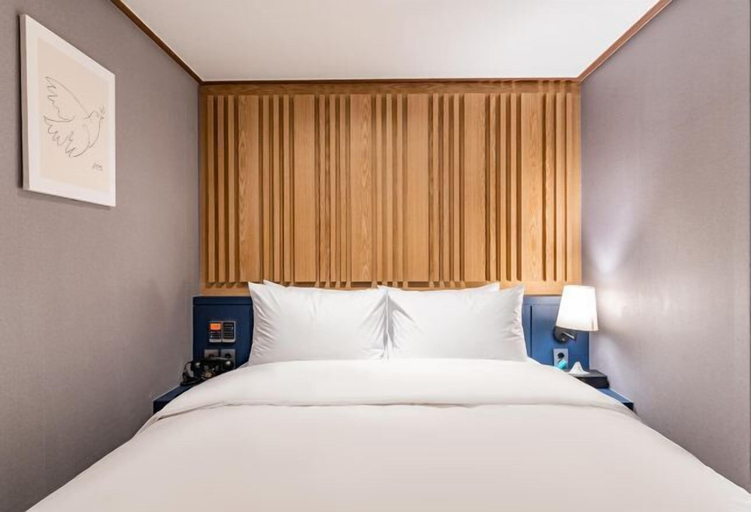 Room 5, Here Hotel Self Check-in, Jung