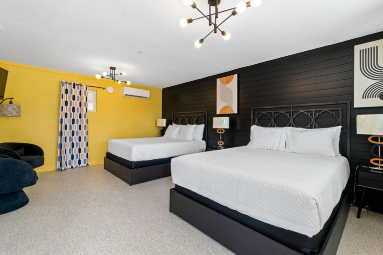 Room 5, The Pink Flamingo Boutique Motel, Gulf