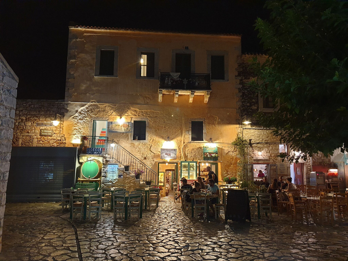 Food & Drinks 4, Anaroussa Diros Maisonette, Peloponnese