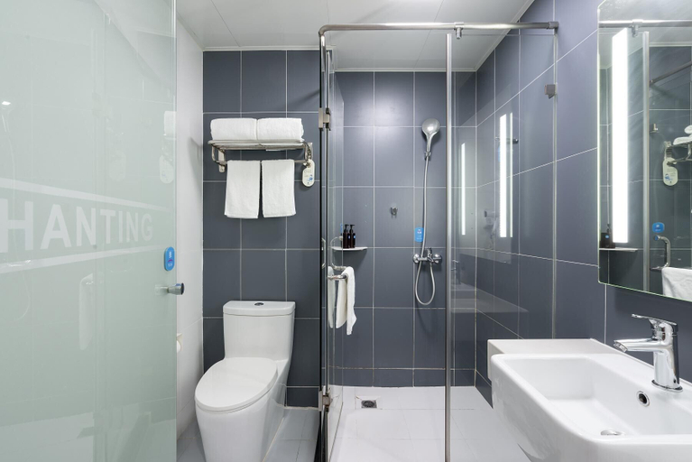 Bathroom 4, Hanting Hotel- Guangzhou Yantang Metro Station, Guangzhou