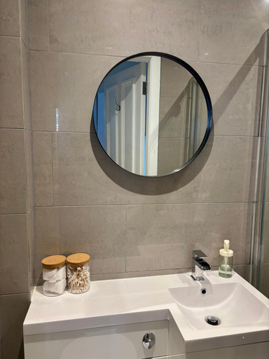 Bathroom 3, Stylish 1 Bed Edinburgh City Centre Apartment, Edinburgh
