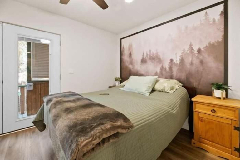 Bedroom, The Cozy Moonridge Cabin, San Bernardino