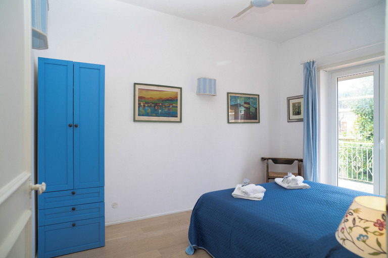 Room 2, Villa vintage a 100m dal mare, Latina
