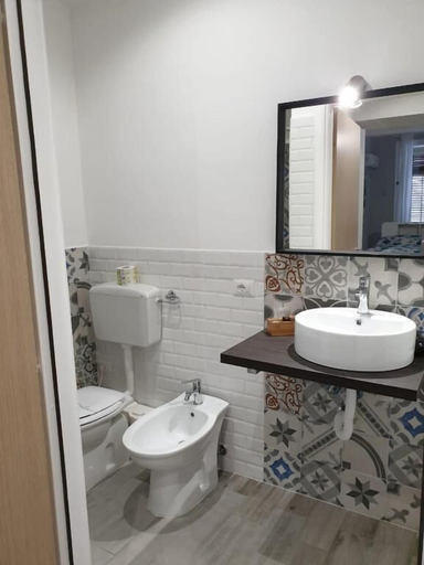 Bathroom 5, B&B Matteo Bonello, Palermo