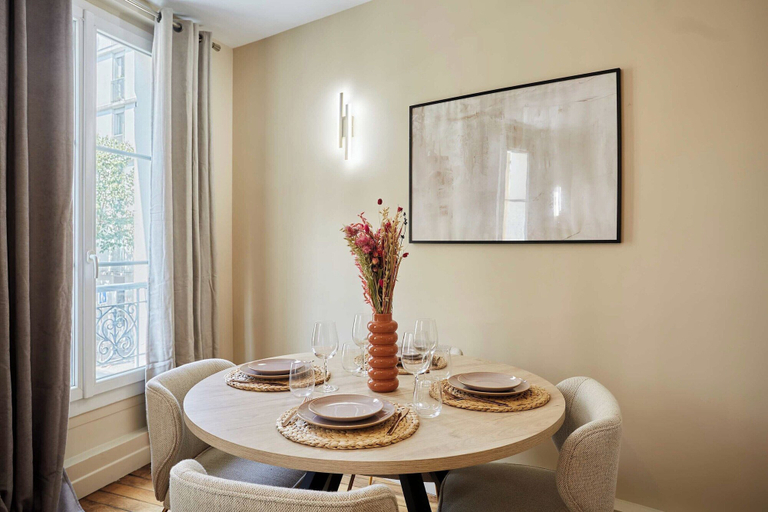 Dining, Charming 1 Bedroom - Bastille / Le Marais, Paris