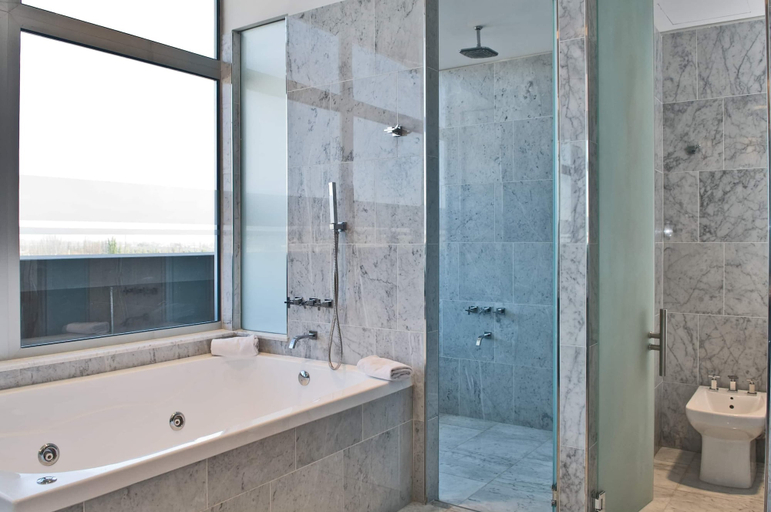 Bathroom 4, Esplendor by Wyndham Mendoza, Maipú