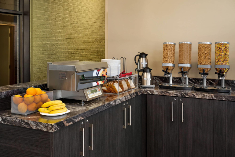 Food & Drinks 5, Super 8 by Wyndham Hearst ON, Cochrane
