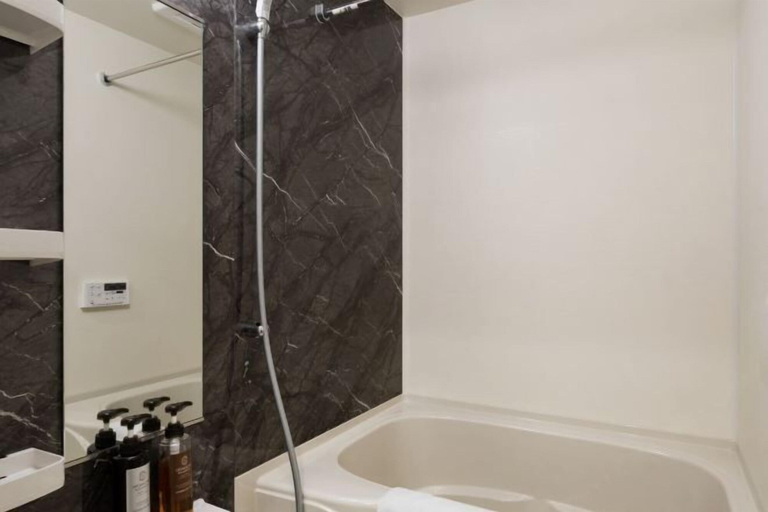 Bathroom 3, Hotel Emir, Taitō