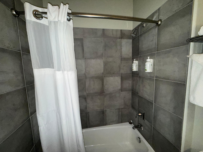 Bathroom 4, Super 8 by Wyndham Fort St. John BC, Peace River